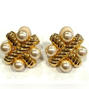 Luxurious Gold and Pearl Cluster Earrings